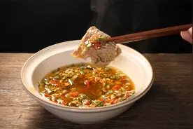 这个蘸料配方大家要收藏好，以后吃火锅就这么调，蘸什么都好吃