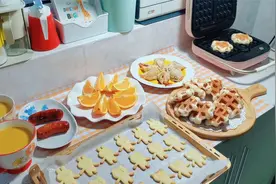 3分钟的快手早餐:豆沙馅华夫饼，1个鸡蛋1碗面，出锅孩子都抢着吃