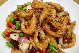 饭店的香辣虾为什么那么好吃，教你在家做，麻辣酥香，吃了还想吃视频封面