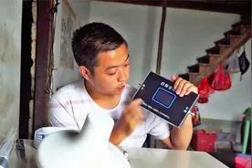 老房子没信号很困扰，小邓花800元买信号增强放大器，效果真不错视频封面