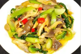 教你平菇炒青菜的家常做法，出锅鲜香美味又营养，香辣浓郁很下饭视频封面