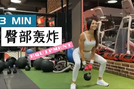 经典的臀部训练动作！俄罗斯辣妈演示正确深蹲，3分钟急速充血视频封面