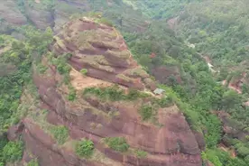 有山则灵，带你看看广西灵山县烟霞山历经6000万年才形成的石头视频封面