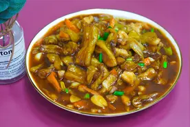 猪肉烧茄子的家常做法，口感软糯好吃下饭，孩子最喜欢拌米饭吃