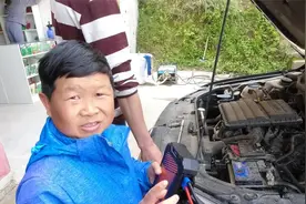 550块钱买的超级电容汽车启动器，老男孩拆开看看有什么过人之处视频封面