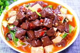 炒猪血不要直接下锅，大厨教你猪血的正确做法，滑嫩不腥、不碎视频封面