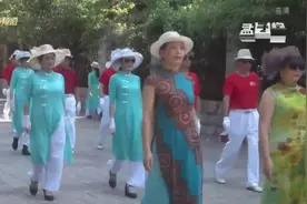 郑州老年模特队，大妈身材好大爷气质佳，公园里一道靓丽风景线！视频封面