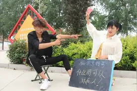 脑筋急转弯：什么雨可以淋死人？年轻小伙用超搞笑方式解出答案！视频封面