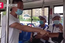 公交车上遇突发情况怎么办？这个答案有些酷视频封面