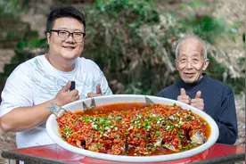 阿公买了几斤会睡觉的鲫鱼，做一份“剁椒鲫鱼”鱼汤泡饭香辣过瘾视频封面