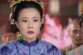 新娘出嫁遇蛇挡道，谁知新娘竟徒手抓蛇，婆婆在上面脸都吓白了视频封面