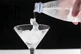 教你在家就能学会点水成冰，不用冰箱也能自制冰沙视频封面