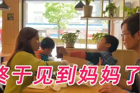 阿芝回湖南了，勇哥带着孩子去跟她见面，轩轩贝贝见到妈妈好开心视频封面