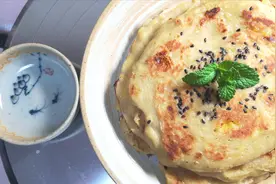 1勺蜂蜜2个香蕉，教你做早餐饼，一出锅全部吃光，超美味视频封面