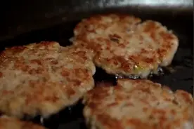 新鲜河鱼怎么做？农家大厨有“秘方”，保留原汁原味！