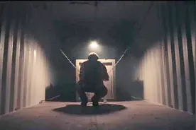 终于找到这“变装”原版视频了！嘀嗒的钟声瞬间抓耳，曲风诡异