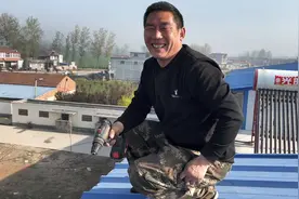 农村大哥拆彩钢棚就是专业，十几米高不做任何防护，直接站在边缘视频封面