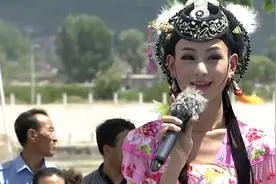 男孩反串女声演唱《女儿情》，一开口惊艳众人，网友直呼：好听！