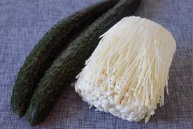 黄瓜最好吃的做法，加上1把金针菇，3分钟就上桌，下酒又下饭真香
