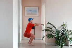 男人公认的3大强身动作，每天坚持锻炼腰腿，体能翻倍