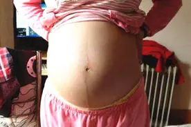 为什么胎儿胎动时，孕妈肚子上会鼓起小包，原来是这么回事