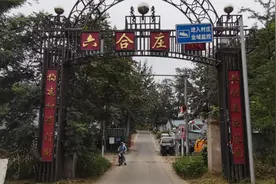 北京大兴一工程卡车撞伤20人，其中1人危重，目击者讲述惊魂一幕视频封面
