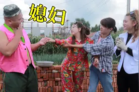 父亲给傻儿子安排相亲，傻儿子和媒婆的对话太逗了，真有趣视频封面