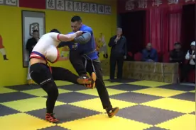 天津摔跤，老教练讲的摔跤里的规矩，出现这个动作最容易输了视频封面