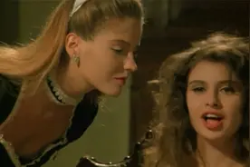 黛博拉.卡普瑞里奥：丁度女神，身材火辣，这部片子看过吗？