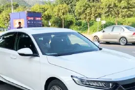 排量越小油耗越低？别在听他们忽悠了，来看看正确答案视频封面