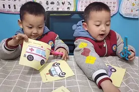 叮当和妈妈一起剪纸剪汽车！视频封面