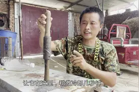 95号汽油和泡沫搅拌一下，里面在加点稀料，就能做成万能胶水视频封面