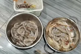 小伙第一次给虾开背， 剪到最后几只才发现诀窍，重点在2分59秒视频封面