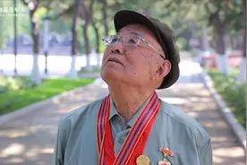 抗美援朝老英雄石景林：头部受伤是轻伤，不下火线！视频封面