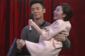 朱亚文不愧是“戏精”，面对女嘉宾直接抱，沈佳妮当场吃醋视频封面