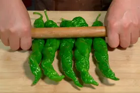 虎皮青椒怎么做既入味又好吃呢，注意一个小细节，下饭不油腻