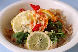 外面25元一小碟的无骨鸡爪，教你家常做法，一次2斤越吃越过瘾