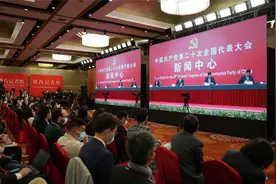 “以国内大循环为主体”就是要搞自给自足的经济？国家发改委回应视频封面