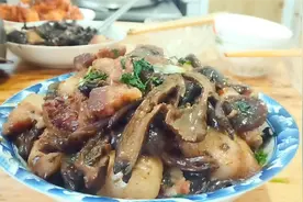 于姐做五花肉炖榛蘑，做法简单，好吃又入味，让人胃口大开视频封面