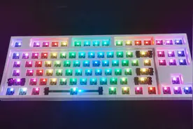 YC87双模5.0热插拔RGB背光客制化机械键盘套件开箱评测视频封面