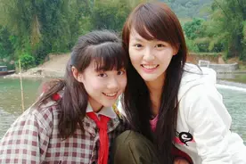 唐嫣多年前旧照曝光，身旁小女生意外抢镜，颜值不输唐嫣视频封面