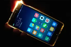 华为手机也能设置跑马灯了，微信来消息时手机边缘就会发光！