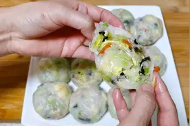 李姐做薄皮包子，隔着皮都能看见菜，金黄酥脆，做法简单视频封面