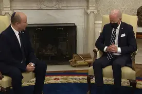 “瞌睡乔”实锤？拜登会见以色列总理疑似睡着引热议视频封面