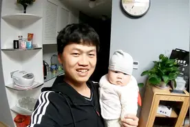 开箱测评电动摇椅，几个月的娃放上去，就可以解放妈妈的双手？视频封面
