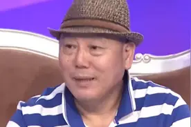 李成儒酷爱收藏，现场展示藏品，惊艳全场丨影云视频封面