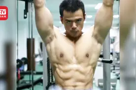 超燃！新兵三个月变炫腹型男 兵哥哥的花式健身帅爆了视频封面