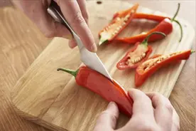 手被辣椒辣到不要怕，教你几个小妙招，轻松缓解灼烧感，回家试试视频封面