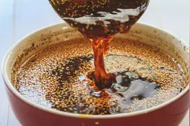 正宗油泼辣子做法  成功秘籍全在这里  辣椒面的选择 控制油温视频封面