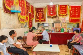 只开药方不卖药！河南老中医“全村最穷”却坚持免费看病20年视频封面